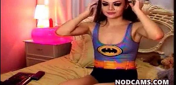  Hot chick dressed in bat girl preparin suck